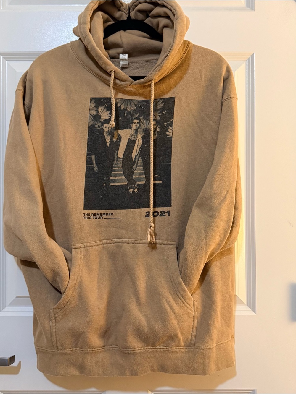Jonas Brothers Merch Remember This Tour 2021 Hoodie Women’s Large Tan Sweatshirt